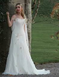 Beautiful Medieval Inspired Wedding Dress By Rivendell Bridal In The Uk Vestidos De Novia Bodas Escocesas Vestido Romano