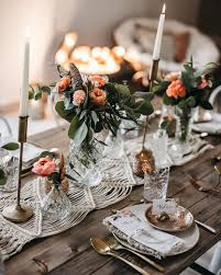 Wir Haben Ein Paar Beeindruckende Inspirationen Fur Eine Boho Hochzeit Gesammelt Die Wir Hiermit Gerne Mit Eu Boho Hochzeit Hochzeitsdekoration Hochzeitsfeier