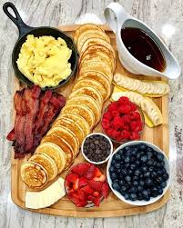 Pancake Board Eine Kreative Art Fruhstuck Brunch Oder Briner Zu Servieren Rezepte Leckeres Essen Und Essen Rezepte