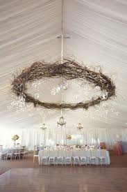 Suspended Wreath Above Dance Floor See More Creative Ideas Http Thebridaldetective Com Trends We Love Ha Mit Bildern Dekoration Hochzeit Hochzeitsfeier Hochzeitskranze