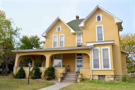 Historic Home For Sale In Hutchinson With Four Bedrooms 3 Bathrooms And A Large Two Car Garage This Spacio Historic Homes Old House Dreams House Restoration