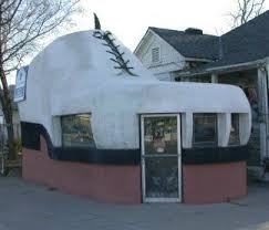 Big Shoe Repair Building In Bakersfield California Was Erected In 1947 And Resembles The Platform S Unusual Buildings Bakersfield California Unusual Homes