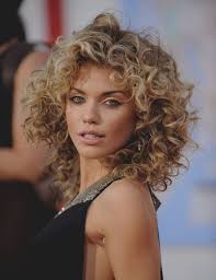 27 Images De Coiffure Boucl E Mi Long Coupe Cheveux Frise Curly Hair Styles Short Curly Hair Haircuts For Curly Hair