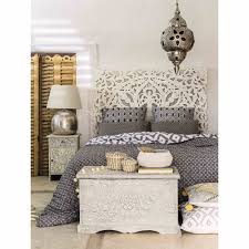 Coffre Indien Sculpte En Manguier Massif Blanc Effet Vieilli L 79 Cm Masala Deco Chambre Chic Parure De Lit Deco Chambre Orientale