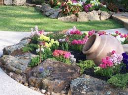 1001 Idees Et Conseils Pour Amenager Une Rocaille Fleurie Charmante Parterre De Fleurs Jardin De Rocaille Fleur De Rocaille