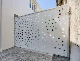 Panneau Occultant Et Cloture Brise Vue En Metal En 65 Idees Avantageuses Panneau Occultant Deco Exterieur Maison Et Cloison Coulissante