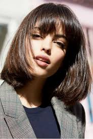 Carre Cheveux Boucles Avec Frange Coupe De Cheveux Tendance Coupe De Cheveux Frange Cheveux