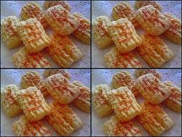 Resepi Biskut Cream Cheese Bahan Bahan 500gm Butter 250gm Cream Cheese 200gm Gula Halus 350gm Tepung Gandum 500gm Tepung Jagung 50gm Tepu Keju Krim Keju Resep