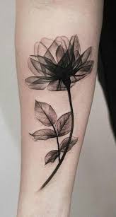 30 Inspirations De Tatouages Pour Le Printemps Idees De Tatouages Bras Tatouage Noir Tatouage Fleur