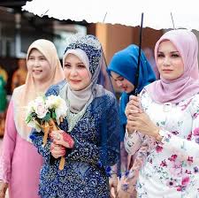 Image May Contain One Or More People And People Standing Beautiful Hijab Fashion Hijab Fashion