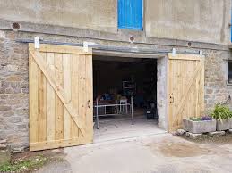 Fabriquer Une Porte De Grange Coulissante Sos Tracteur Porte De Grange Coulissante Portes De Grange Coulissantes Porte De Grange