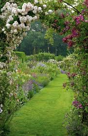 Pin By Lutrell Bowers On Pea Gravel Patio Ideas Beautiful Gardens Dream Garden Cottage Garden