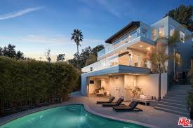 1271 St Ives Pl Los Angeles Ca 90069 Photo 1 Of 19 Hollywood Hills Homes Los Angeles Homes Harry Styles House