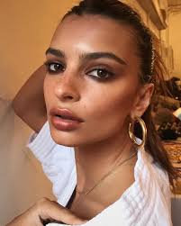 500 7 M Gostos 1 777 Comentarios Emily Ratajkowski Emrata No Instagram Freckles By Hungvanngo For The Dream Team Patrickdemarchelie Visuais De Maquiagem Sobrancelhas Perfeitas E Tendencias De Maquiagem