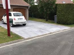 Parking Entree De Garage Dalle Et Carrelage Entree De Garage Entree De Maison Exterieur Parking
