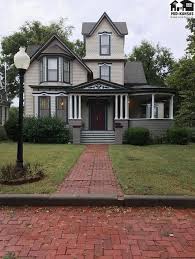 525 E Sherman St Hutchinson Ks 67501 Mls 36015 Zillow Renting A House House House Styles