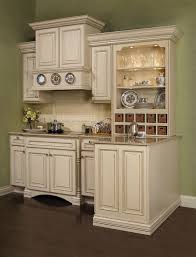 Kitchen Bath And Closet Cabinetry By Wellborn Cabinet Inc Small Apartment Kitchen Classic Kitchen Design Wellborn Cabinets
