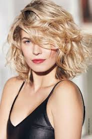 Coupe Carre 2020 Les Coupes Pour Avoir La Tete Au Carre Coupe De Cheveux Cheveux Mi Long Cheveux