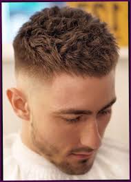 Coupe De Cheveux Homme 2019 Court Degrade Coupe De Cheveux Homme Courte Coiffure Homme Tendance Coiffure Homme Court
