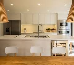 Spot Encastrable Plafond Et Deco Moderne Dans Un Duplex Fascinant Cuisine Moderne Blanche Cuisine Moderne Et Deco Moderne