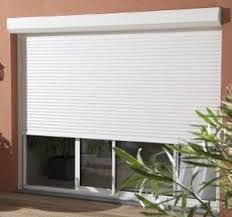 Verriere Exterieure La Fenetre Qui Donne Du Cachet A La Facade Volet Roulant Volet Volet Roulant Exterieur