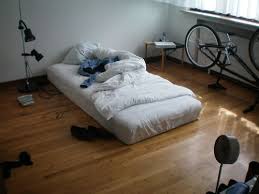 Not Wrec Oxblooded I Miss Having A Floor Bed I Wish I Had A Floor Bed Bedroom Decor Mattress On Floor Home