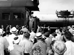 Title Harry S Truman Holding A Small Child On The Rear Of A Train In Chillicothe Ohio Date July 5 1948 With Images Ohio History Ohio Chillicothe