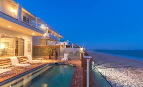 Debbie Reynolds Former Malibu Beachfront Home Hits The Market Beach Cottages Beachfront Beachfront Homes For Sale