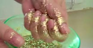 How To Spruce Up Any Room With A Gorgeous Diy Glitter Floor Glitter Floor Epoxy Floor Epoxy Floor Basement