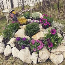 Rocaille Et Pierre Decorative Et Pierre Naturelle 16 Idees Inspirantes Dekostein Avec Images Jardin De Rocaille Pierres Jardin Jardins Avant