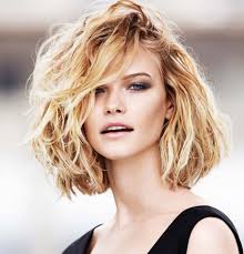 Les Tendances Coiffures Printemps Ete 2020 Qu On Va Vouloir Adopter Modele Coupe De Cheveux Coiffures Cool Coupe De Cheveux