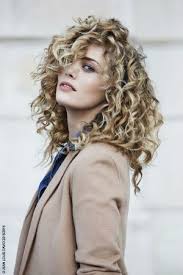 Modele Cheveux Mi Longs Boucles Cheveux Mi Long Boucles Cheveux Coiffure Cheveux Boucles