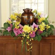 Cremation Memorial Services In 2020 Funeral Flowers Funeral Urn Arrangements Funeral Floral