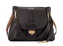 24 New Seasonless Black Bags For The Practical Accessories Lovers Among Us Acessorios E Looks