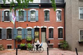 Logan Square Historic Row Home By Lauren Thomsen Design In 2020 Modern House Exterior House Exterior Painted Front Doors