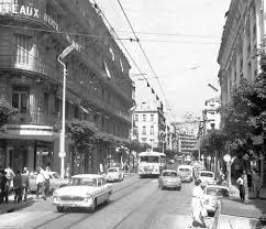 Alger La Rue D Isly Nom Qui Est Reste Dans Nos Memoires Pour Le Drame Qui S Est Deroule Le 26 Mars 1962 Apres Le Boucl En 2020 Histoire Algerie Alger Photos Anciennes