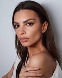 Hung Vanngo V Instagram The Nomakeupmakeup On Emrata Tonight For Vanityfair Oscars2020 Party In 2020 Emily Ratajkowski Makeup Emily Ratajkowski Ysl Beauty
