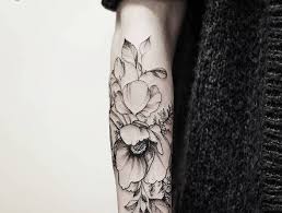 1001 Idees Tatouage Coquelicot Un Champ De 52 Modeles En Photos Tatouage Tatouage Floral Coquelicot Tatouage