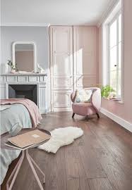 Un Savant Melange De Rose Poudre Et De Gris Des Couleurs Qui S Accordent A La Perf Deco Chambre Rose Et Gris Deco Chambre Parentale Rose Deco Chambre Parental