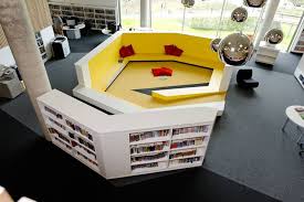 Office Furniture Modele De Rayonnage Propose Par La Societe Demco Dr School Library Design Library Design