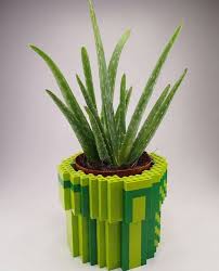 Ideas On Instagram Des Legos Qui Trainent Parfait Pour Faire Un Habillage De Pot De Fleurs Have Legos Per Lego Decorations Lego Diy Lego Craft