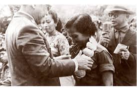 Lewat Perjuangannya Yang Sangat Manusiawi Di Belantara Papua Herlina Kasim Diberi Pending Emas Oleh Bung Karno Semua Halaman Intisari