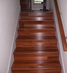 Consider Laminate For Your Staircase It Looks Great Is Much Cheaper Than Hardwood Laminaat Trappen Trap Ontwerp Renovatie