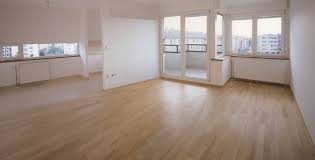 Comparison Of Ceramic Tile Vs Laminate Wood Flooring With Images Ceramic Wood Floors Wood Look Tile Floor Wood Laminate
