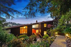 1 4 Million Homes In California Illinois And Rhode Island Moore House Mid Century Modern House Real Estate