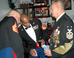 2 Sergeant Majors Checking Out The Medals Worn By Master Chief Petty Officer Ret Rudy Boesc Chief Petty Officer Master Chief Navy Master Chief Petty Officer