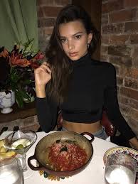 Https Www Facebook Com Officialemilyratajkowski Photos A 281506981960803 62894 281505075294327 10296593604788 Emily Ratajkowski Emily Ratajkowski Style Emily