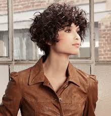 Coupe Cheveux Boucles Courts Coiffures Cheveux Ondules Cheveux Courts Frises Cheveux Courts