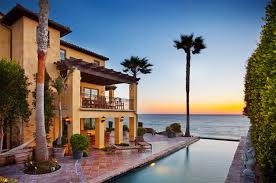 9 Los Angeles Beachfront Homes With Million Dollar Price Tags Beachfront House Malibu Homes Luxury Homes Dream Houses