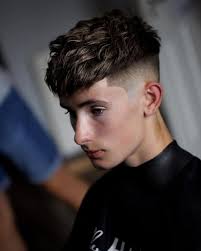 Coupe De Cheveux Ado Garcon Super Stylee Undercut Tendance Fernch Crop Avec Frange Coupe De Cheveux Ado Coupe De Cheveux Coiffure Homme